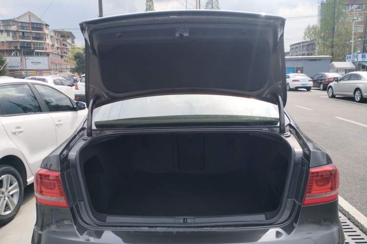 Used Volkswagen Magotan 2015 Facelift 1.8TSI Luxury Model