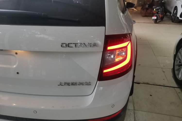 Used Skoda Octavia 2018 Station Wagon TSI230 DSG Luxury Edition Exterior 3