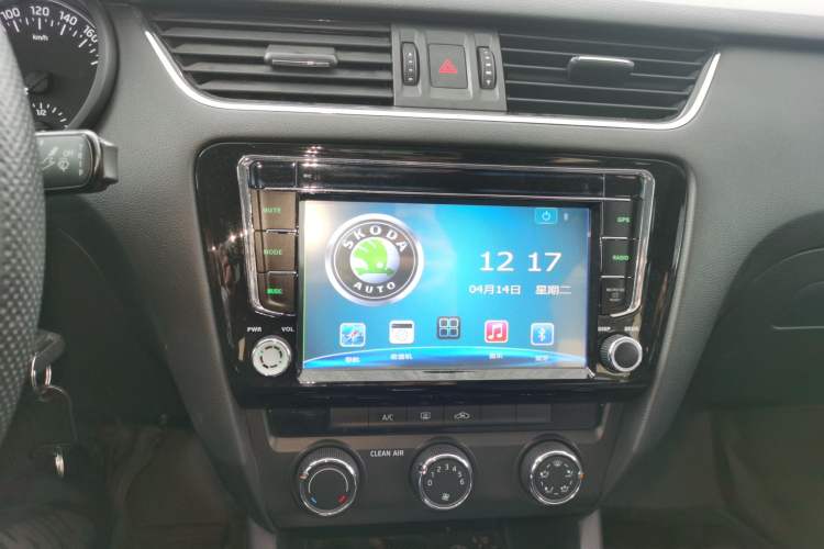 Used Skoda Octavia 2016 1.6L Automatic Chuanxing Edition Audio And AC Panel