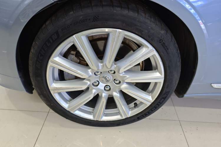 Used Volvo S90 New Energy 2019 T8 E-Drive Hybrid Intelligent Luxury Version China V Standard Left Front Wheel Hub