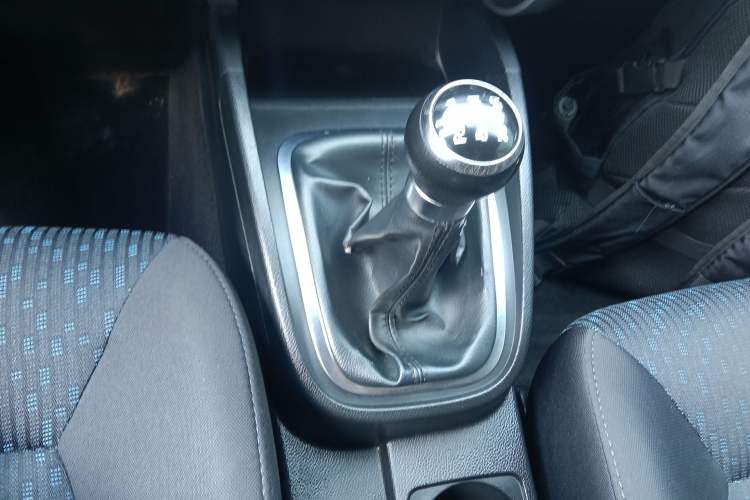 Used Bestune B30 2016 1.6L manual Comfort trim level Gear Lever