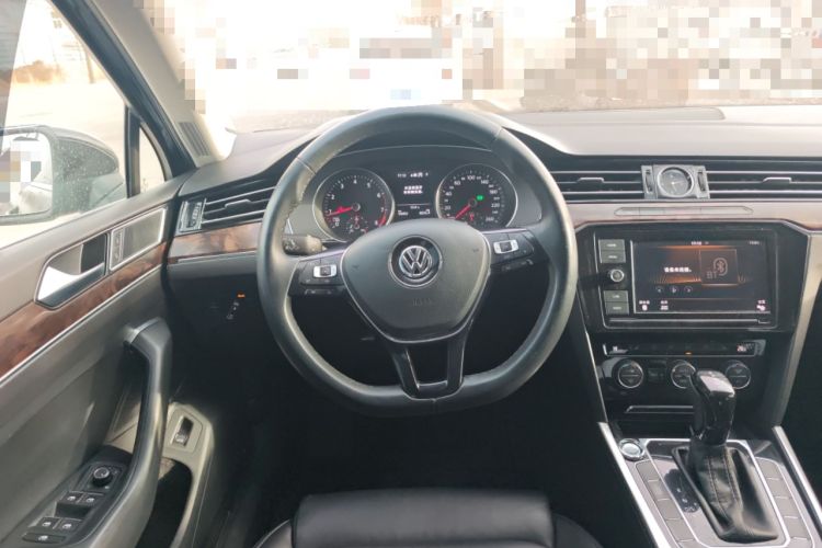 Used Volkswagen Magotan 2019 330TSI DSG Luxury Version China VI Standard Steering Wheel