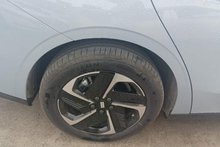 Used Geely Galaxy L6 2025 EM-i 140km Explorer+ Edition
