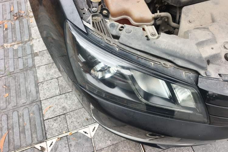 Used Geely Auto Emgrand 2014 Sedan 1.3T CVT Prestige Model Right Front Headlight