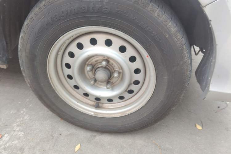 Used Foton Scenic G5 2022 2.0T Diesel Business & Travel Van 7/9 Seats 4F20TC3 Right Front Wheel Hub