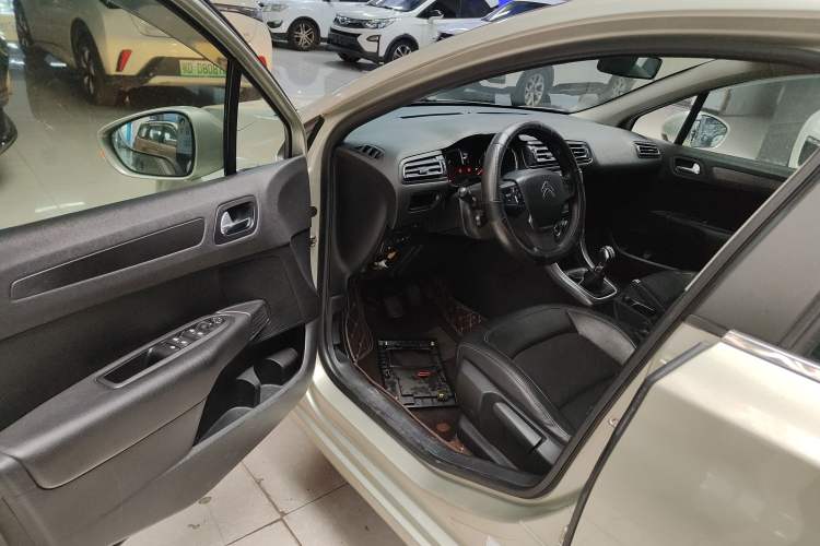 Used Citroen C4 Sega 2016 1.6L Manual Luxury Model
