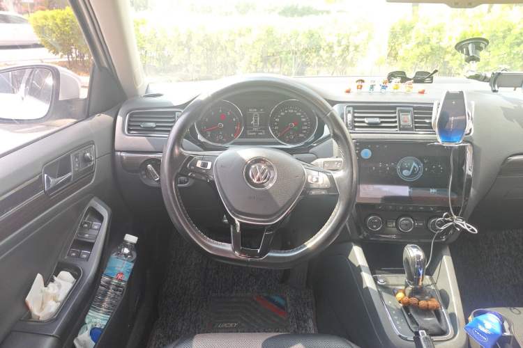 Used Volkswagen Sagitar 2015 230TSI Automatic Luxury Model
