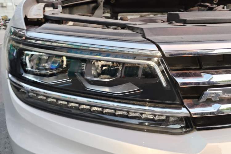 Used Volkswagen Tiguan L 2019 330TSI Automatic Two-Wheel Drive R-Line Flagship Model China VI Standard
