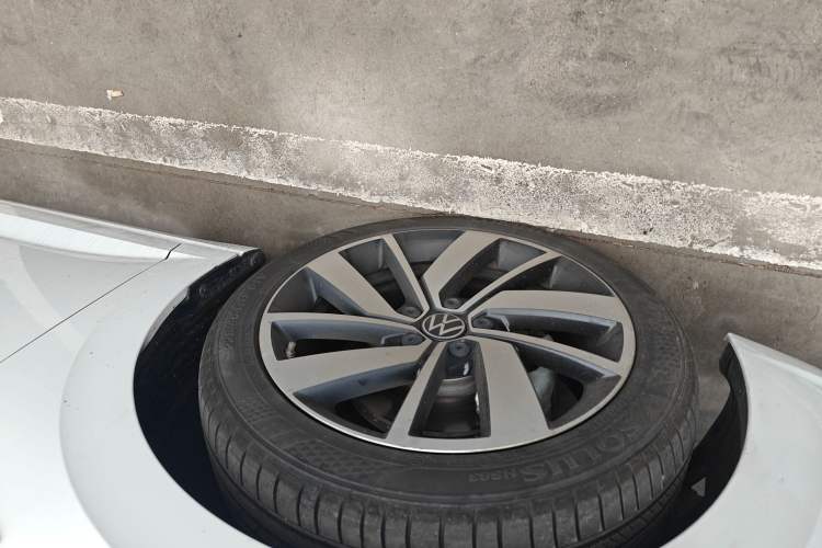 Used Volkswagen Sagitar 2025 Revised Version Three 300TSI DSG Excellence Edition Left Front Wheel Hub