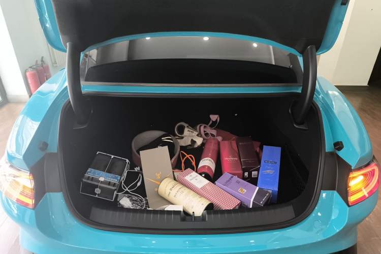 Used Xiaomi Auto SU7 2024 Rear-Drive Long-Range Intelligent Driving Version Trunk