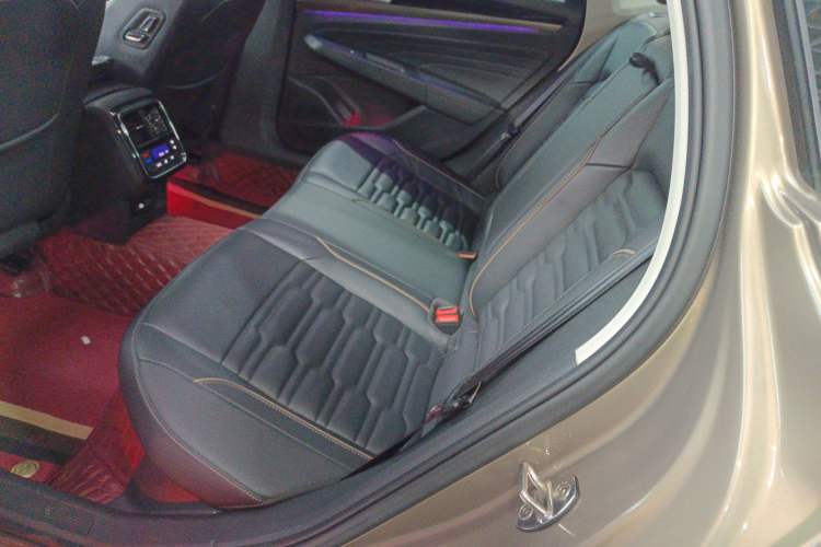 Used Volkswagen Passat 2020 Facelift 330TSI Elite Edition China VI Standard
