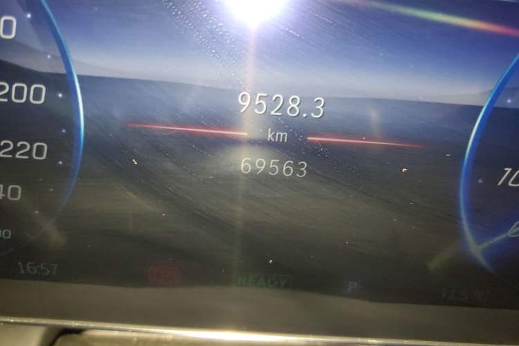 Used Mercedes-Benz EQE 2022 350 Luxury Edition Odometer Close Up