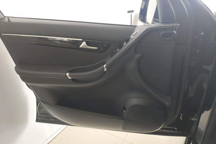 Used Mercedes-Benz R-Class 2017 R 320 4MATIC Business Edition Prestige Model
