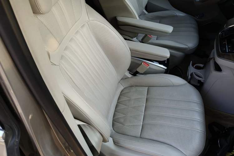 Used Roewe iMAX8 2023 400TGI Comfort Edition
