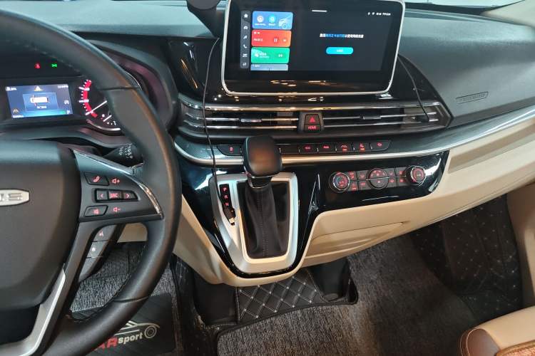 Used SAIC MAXUS MAXUS V100 RV 2023 2.0T Traveler V100 Mountain Retreat Edition with Longitudinal Bed
