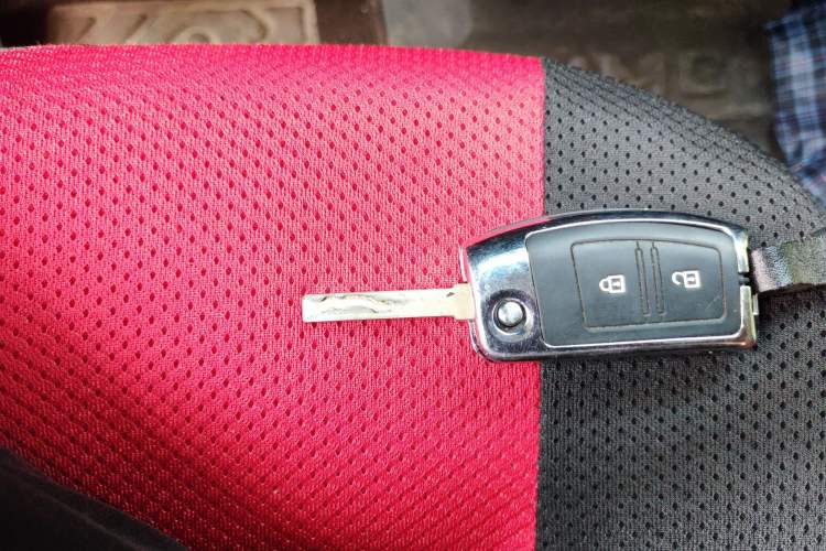 Used JMC Fushun 2022 2.0T Manual Multi-Function Passenger Vehicle Short Wheelbase Low Roof 6-Seater