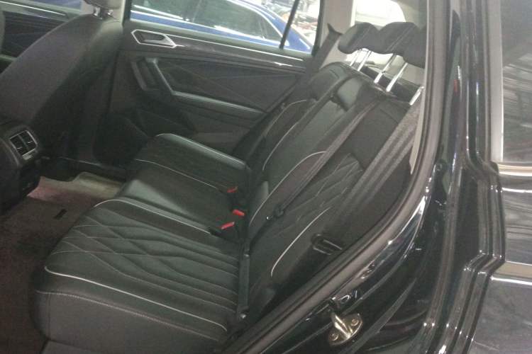 Used Volkswagen Tiguan L 2022 330TSI Automatic Two-Wheel Drive R-Line Enhanced Edition Left Rear Seat