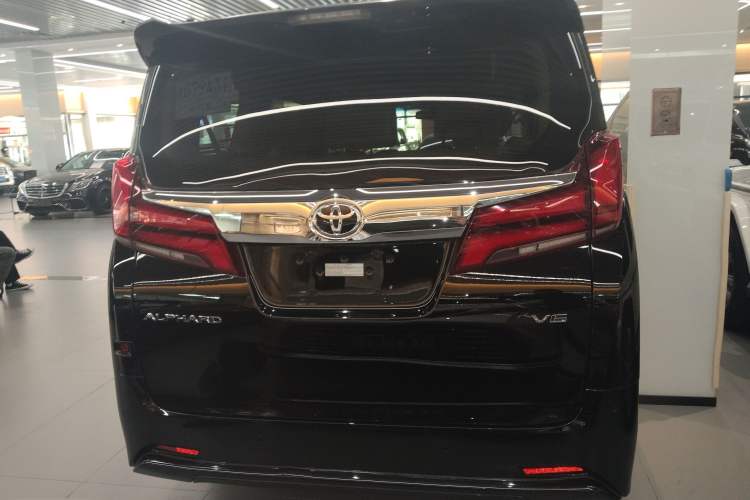 Used Toyota Alphard 2018 Revised Version 3.5L Luxury Edition