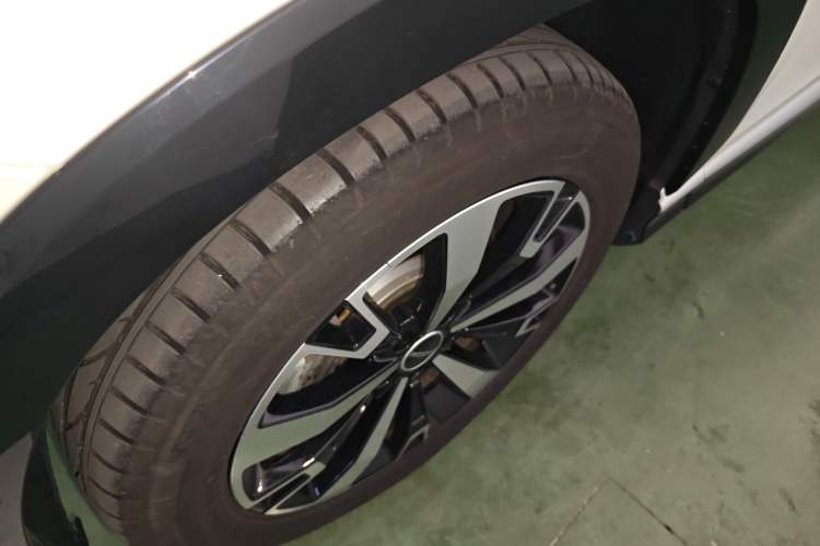 Used Roewe D5X DMH 2024 135 Tech Edition
