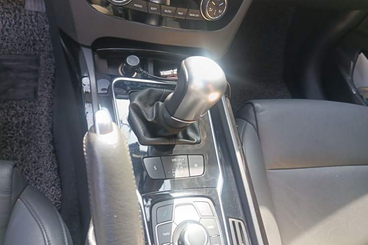 Used Peugeot 508 2013 2.0L 2nd Anniversary Edition with Automatic Sunroof – Classic Version
