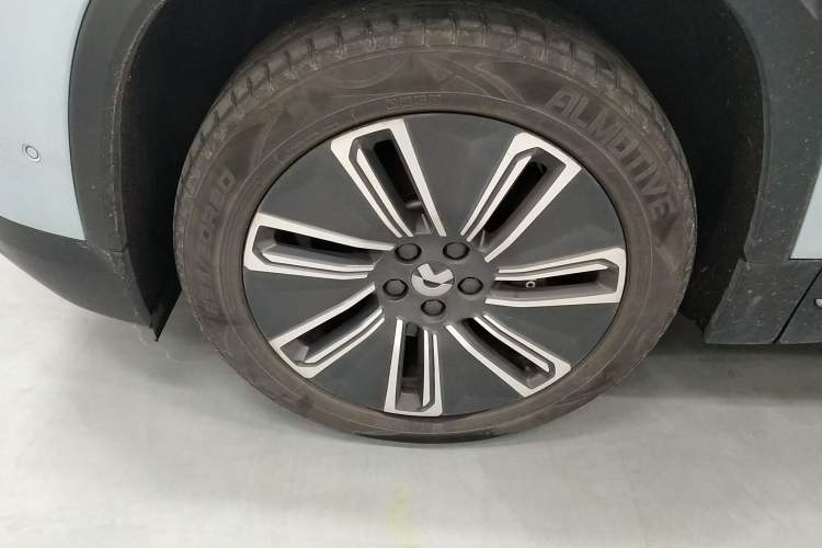 Used Nio ES7 2022 75 kWh Left Front Wheel Hub