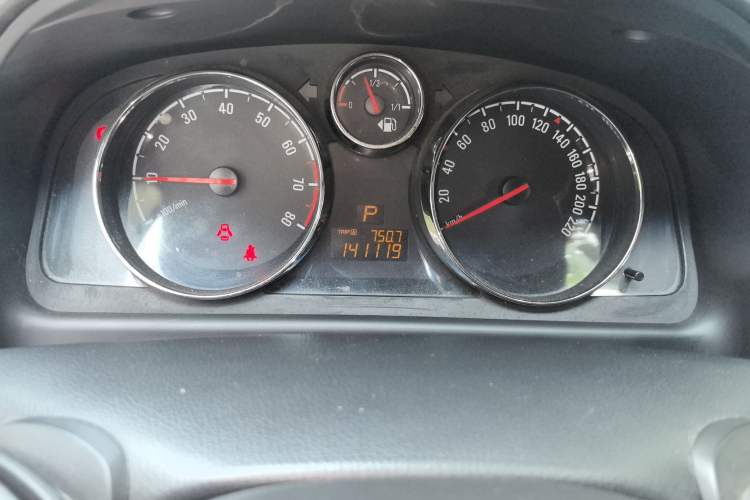 Used Opel Antara 2011 2.4 Luxury Two-Wheel-Drive Version