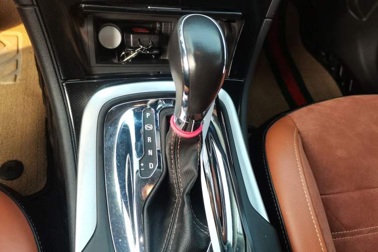 Used Buick Regal 2015 1.6T Elite Tech Model Gear Lever