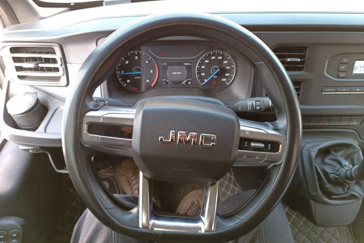 Used JMC Fushun 2022 2.0T Manual Multi-Function Passenger Vehicle Short Wheelbase Mid-Height Roof 6-Seater