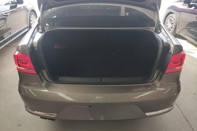 Used Volkswagen Magotan 2015 1.8TSI Luxury Model Trunk