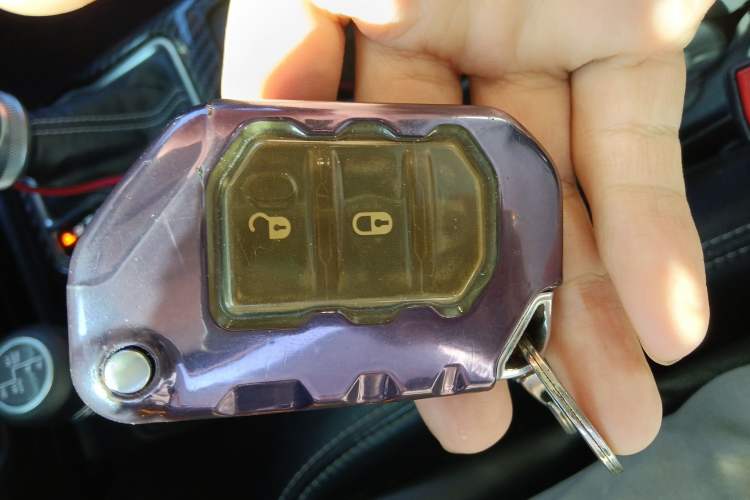 Used Jeep Wrangler 2019 2.0T Sahara Four-Door Version China VI Emission Standard Vehicle Key