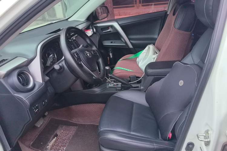 Used Toyota RAV4 2019 2.0L CVT Two-Wheel Drive ZhiShang Version China VI Standard