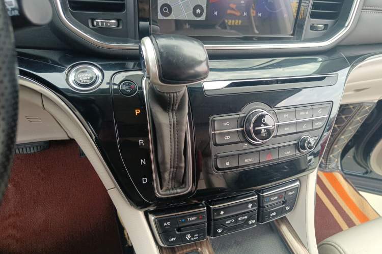 Used GAC Trumpchi M8 2018 320T Luxury Edition
