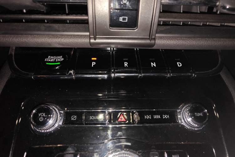 Used Lincoln Corsair 2021 2.0T Two-Wheel-Drive Luxury Edition Gear Lever