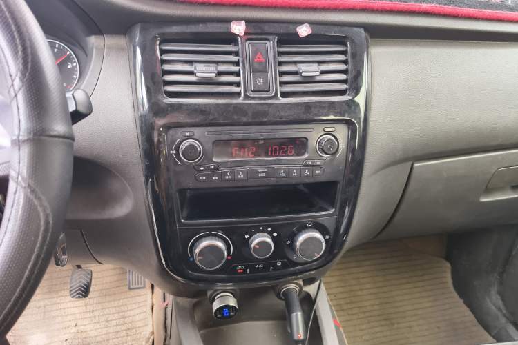 Used Wuling Rongguang V 2015 1.2L Standard Version
