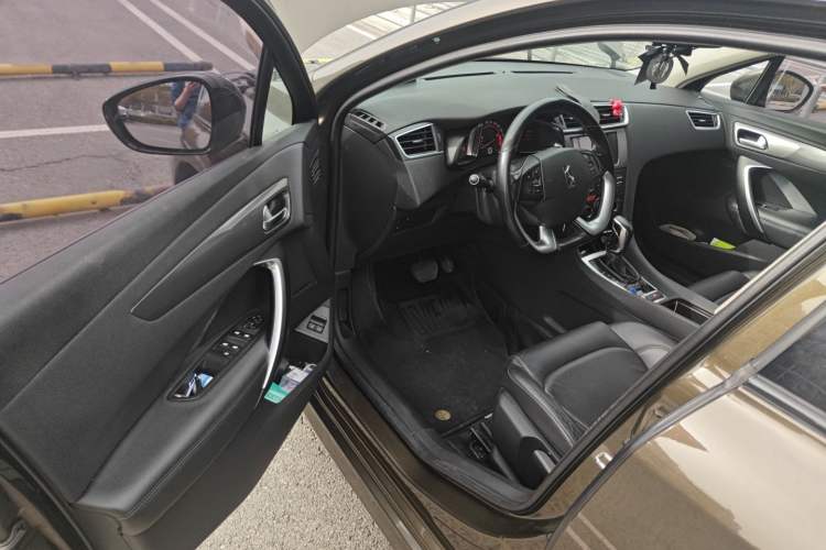 Used DS 5LS 2014 1.6T Elegant Version THP160
