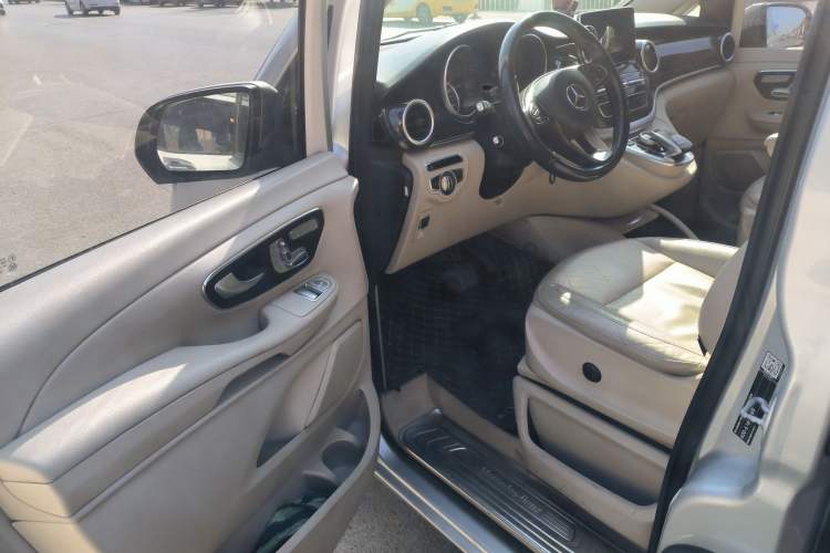 Used Mercedes-Benz V-Class 2016 V 260 Avantgarde Edition
