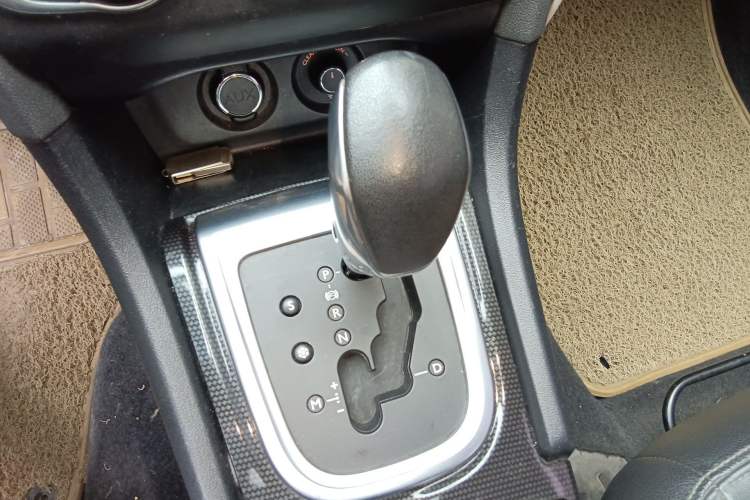 Used Citroen C4L 2014 1.6THP Intelligent Drive Automatic Dynamic Model Gear Lever