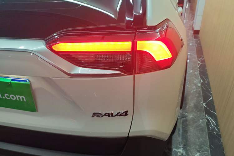 Used Toyota RAV4 2020 2.0L CVT Two-Wheel Drive Prestige Edition
