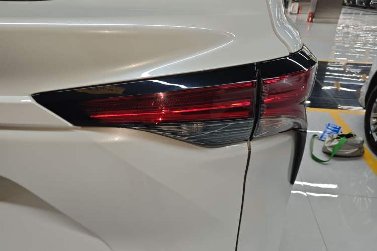 Used Toyota Granvia 2023 2.5L Hybrid Comfort Edition