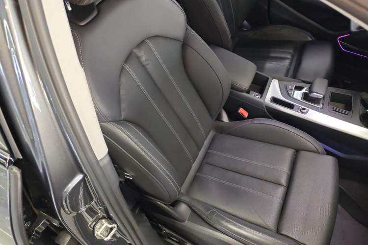 Used Audi A4L 2020 40 TFSI quattro Luxury Dynamic Model Right Front Seat