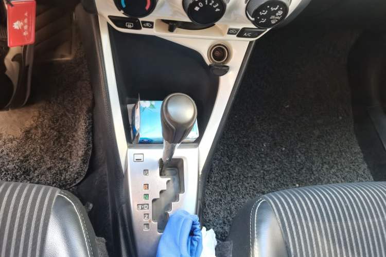 Used Toyota YARiS L Zhi Xuan 2016 Revised Version 1.5G CVT with Dynamic Sunroof