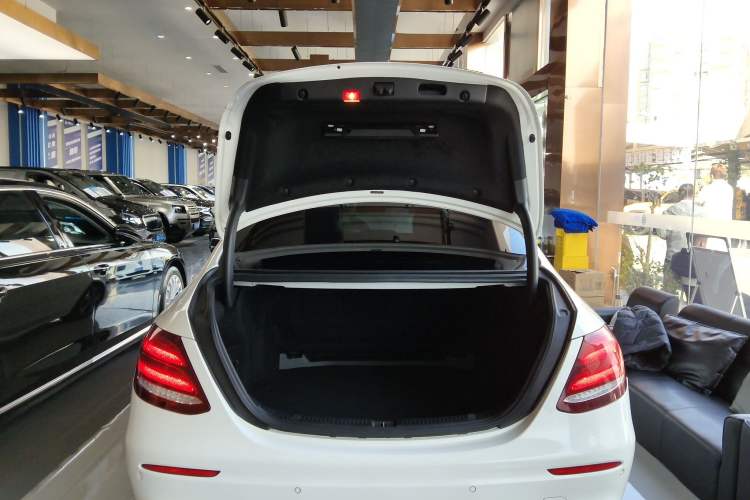 Used Mercedes-Benz E-Class 2018 Facelift E 200 L Sport Edition
