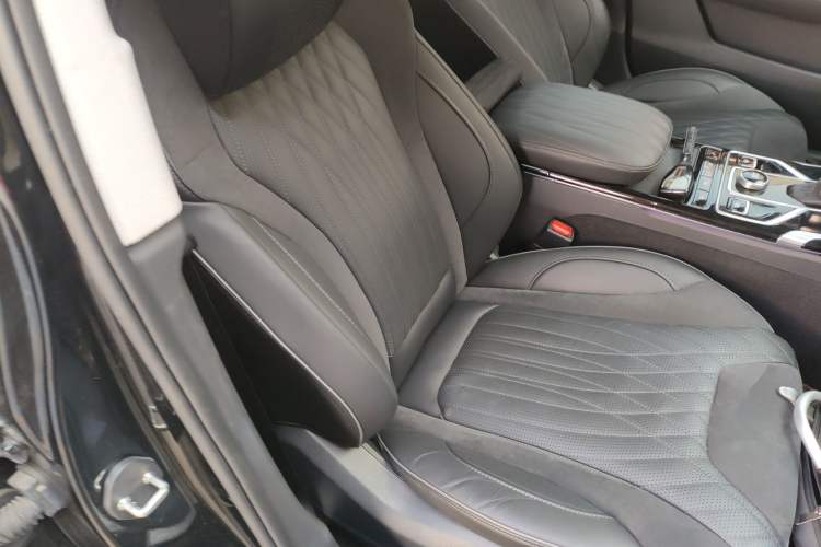 Used Hongqi HS5 2022 Facelifted Version 2.0T Smart Connect Flagship All-Wheel-Drive Edition