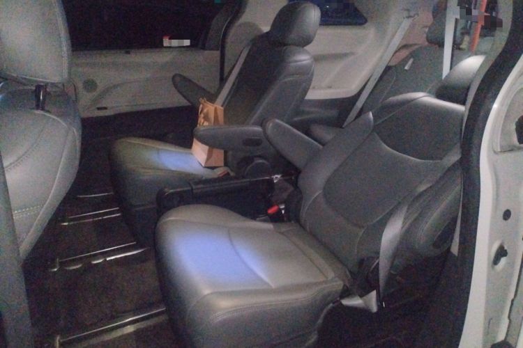 Used Toyota SIENNA 2023 2.5L Hybrid Comfort Edition
