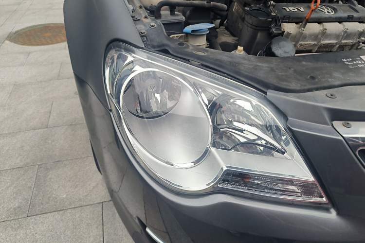 Used Volkswagen Bora 2012 1.6L Automatic Fashion Edition Right Front Headlight