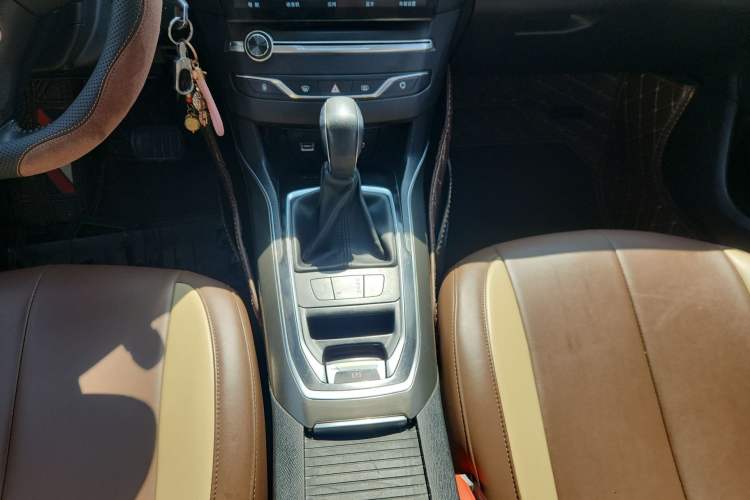 Used Peugeot 408 2014 1.8L Automatic Luxury Edition Gear Lever