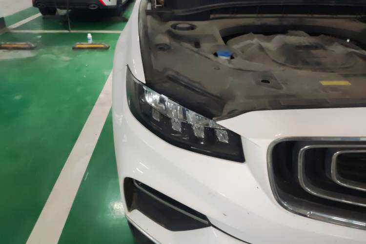 Used Geely Auto Emgrand X7 Sport 2020 1.5TD Automatic Smart Connect PRO Right Front Headlight