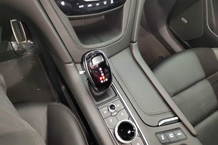 Used Cadillac XT6 2023 2.0T Six-Seater Four-Wheel-Drive Platinum Edition Black Diamond Version
