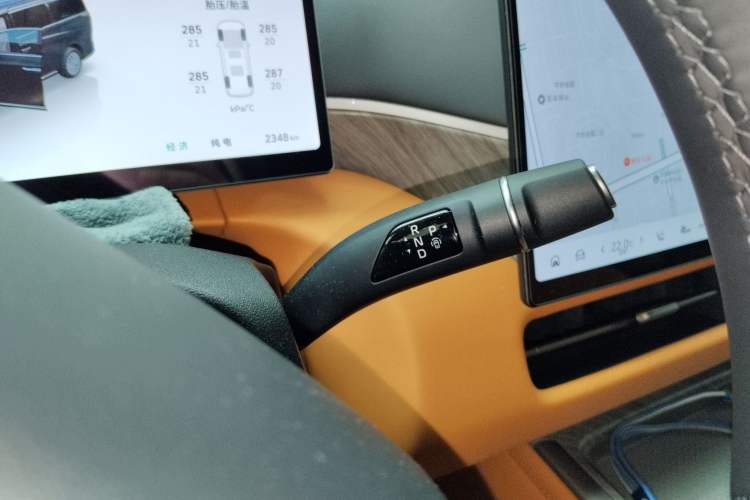 Used Wey Gaoshan 2025 Four-Wheel Drive Alpine 8 Gear Lever