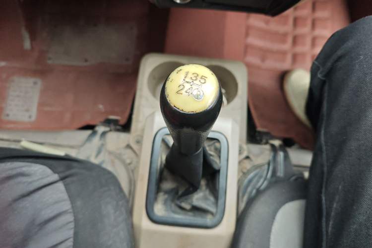 Used Dongfeng Xiaokang C36 2015 1.5L Base Version DK15-06 Gear Lever